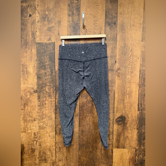 Lululemon Align Pant II *25"
Luminesce Splatter Ice Grey Black size 12 - Picture 3 of 5